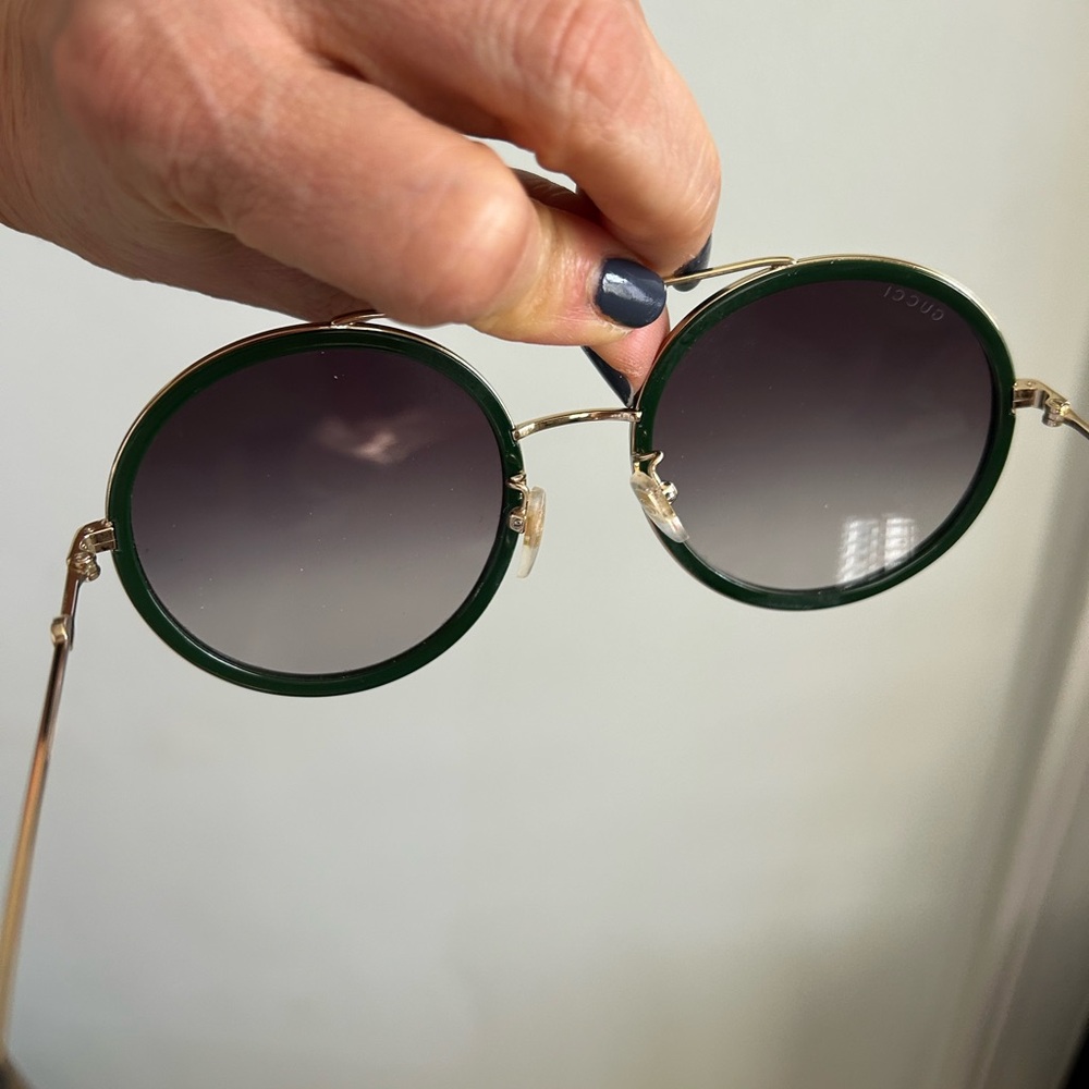 Gucci round metal unisex sunglasses. - Picture 7 of 7